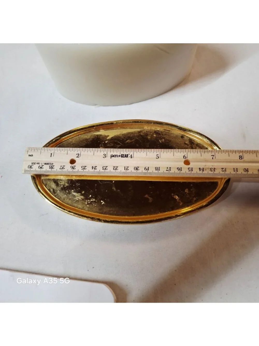 Illuminate Mini Oval Vanilla Candle Gift Set With Gold Holder